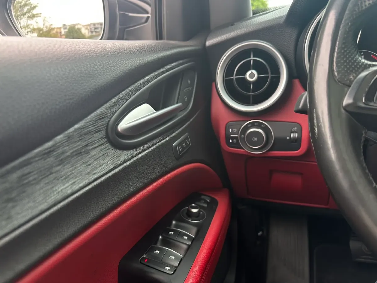 2020 Alfa Romeo Stelvio 2.0T 280HP L4 8AT,autocango,china used car exporter,china ev exporter,chinese used car exporter,chinese used ev exporter