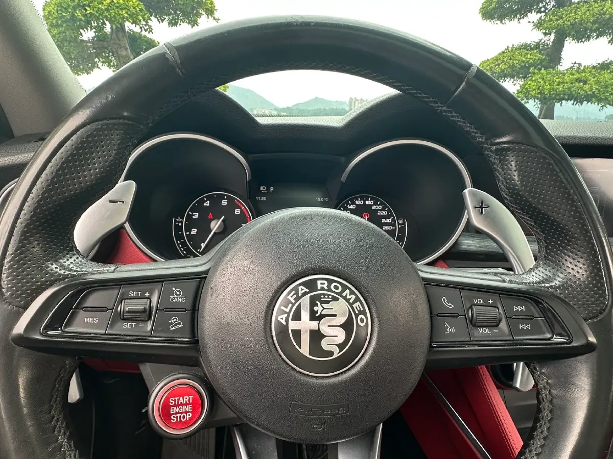 2020 Alfa Romeo Stelvio 2.0T 280HP L4 8AT,autocango,china used car exporter,china ev exporter,chinese used car exporter,chinese used ev exporter