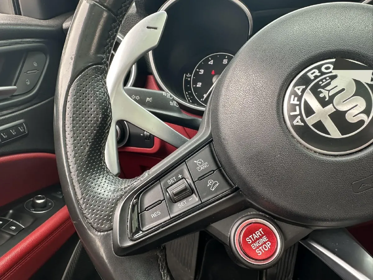 2020 Alfa Romeo Stelvio 2.0T 280HP L4 8AT,autocango,china used car exporter,china ev exporter,chinese used car exporter,chinese used ev exporter