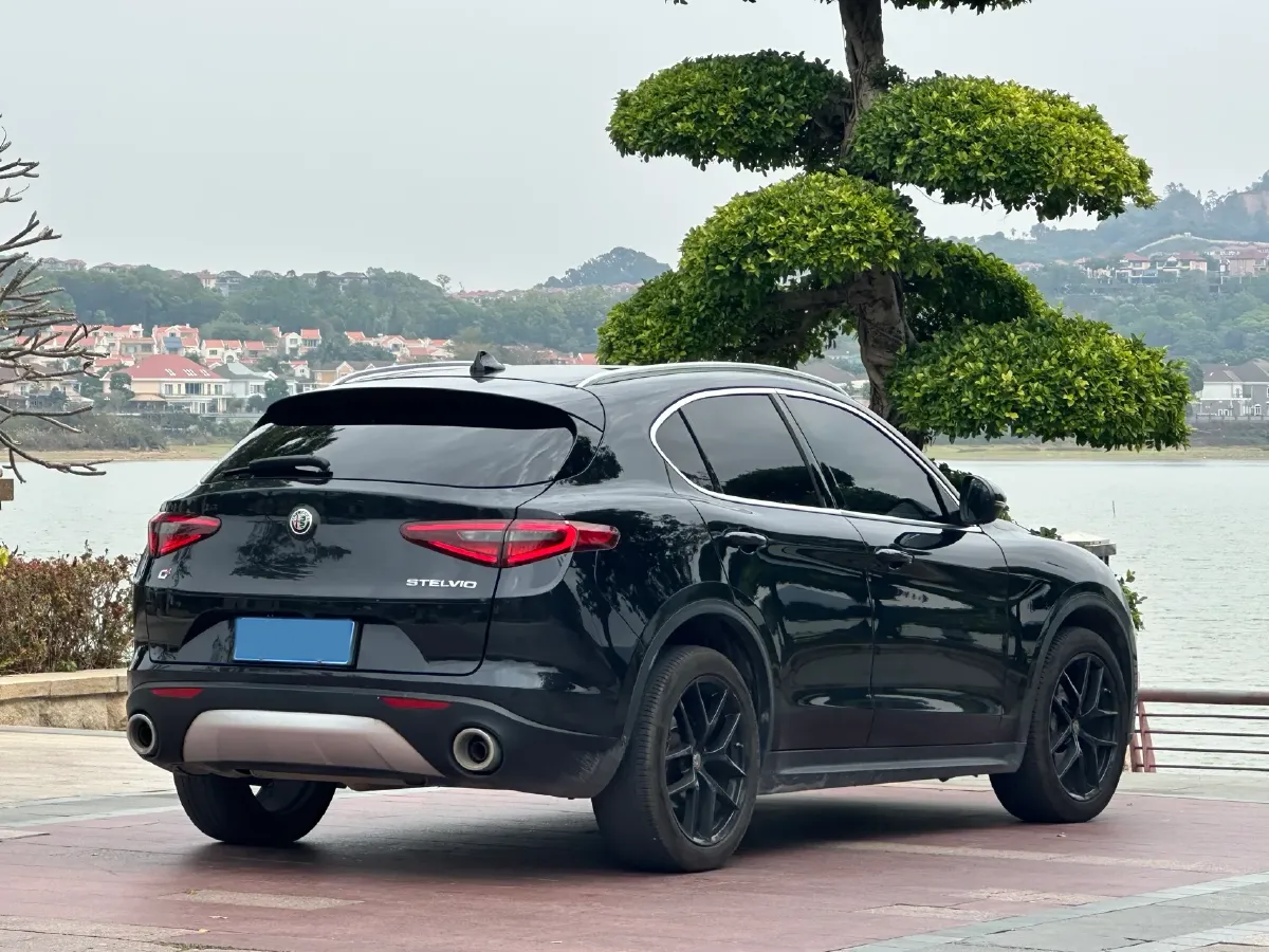 2020 Alfa Romeo Stelvio 2.0T 280HP L4 8AT,autocango,china used car exporter,china ev exporter,chinese used car exporter,chinese used ev exporter