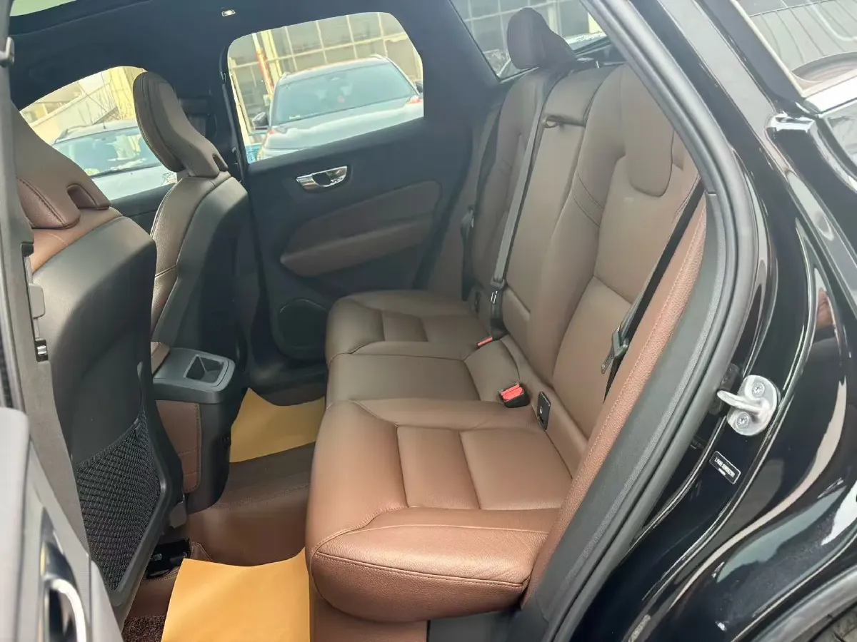 2024 Volvo XC60 2.0T 250HP L4 8AT,autocango,china used car exporter,china ev exporter,chinese used car exporter,chinese used ev exporter