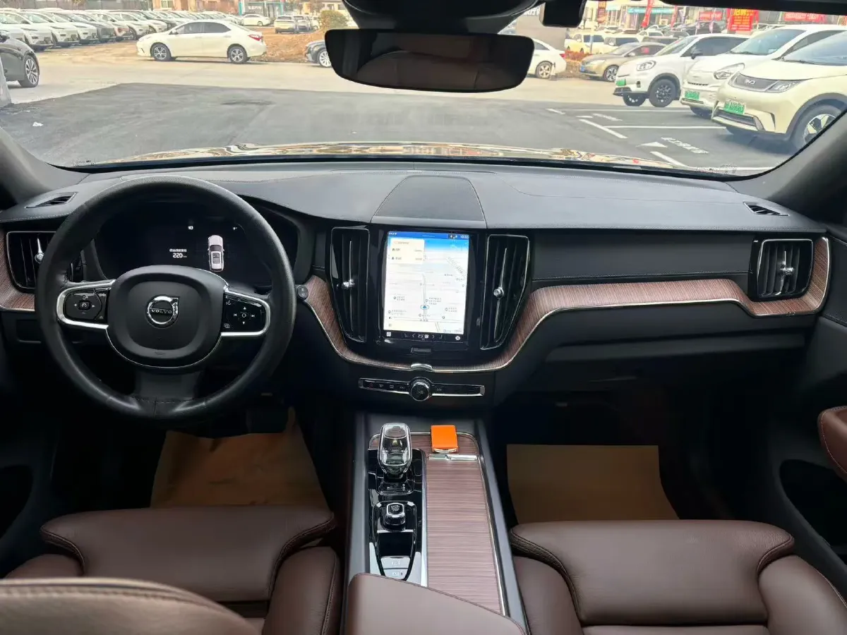 2024 Volvo XC60 2.0T 250HP L4 8AT,autocango,china used car exporter,china ev exporter,chinese used car exporter,chinese used ev exporter