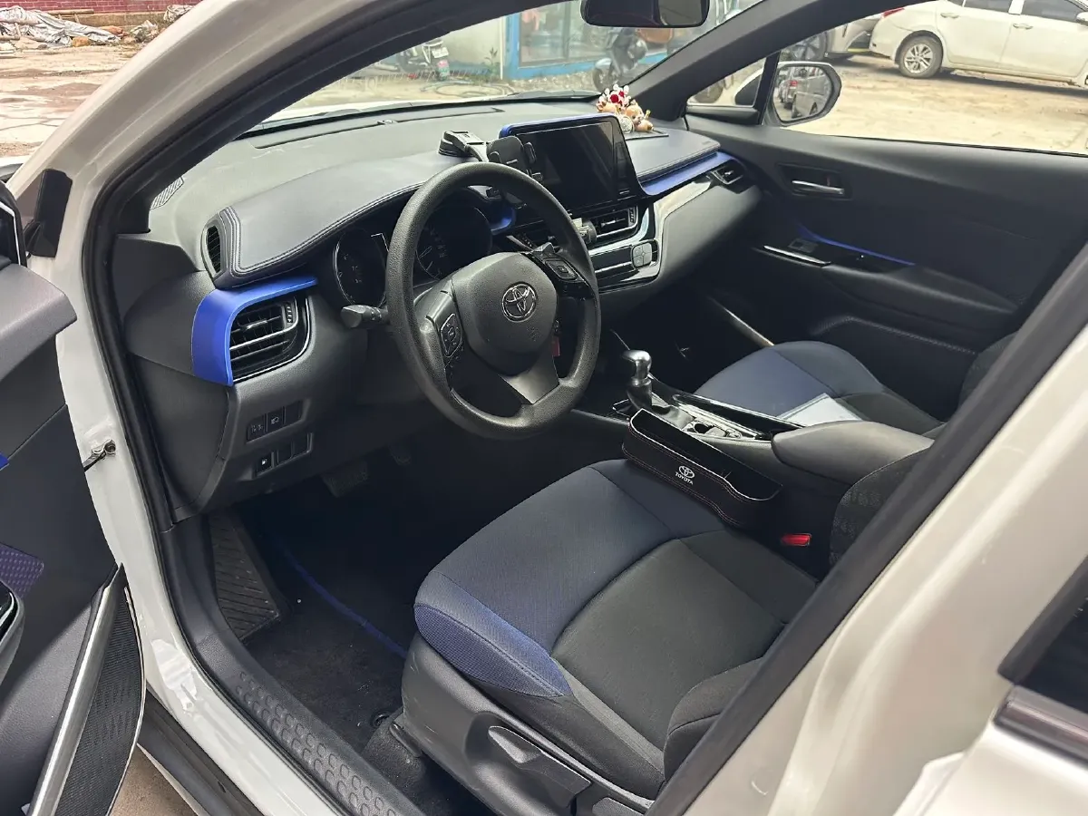 2018 Toyota C-HR 2.0L 171HP L4 CVT,autocango,china used car exporter,china ev exporter,chinese used car exporter,chinese used ev exporter