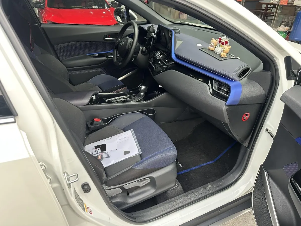 2018 Toyota C-HR 2.0L 171HP L4 CVT,autocango,china used car exporter,china ev exporter,chinese used car exporter,chinese used ev exporter