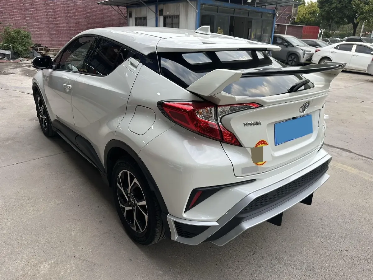 2018 Toyota C-HR 2.0L 171HP L4 CVT,autocango,china used car exporter,china ev exporter,chinese used car exporter,chinese used ev exporter
