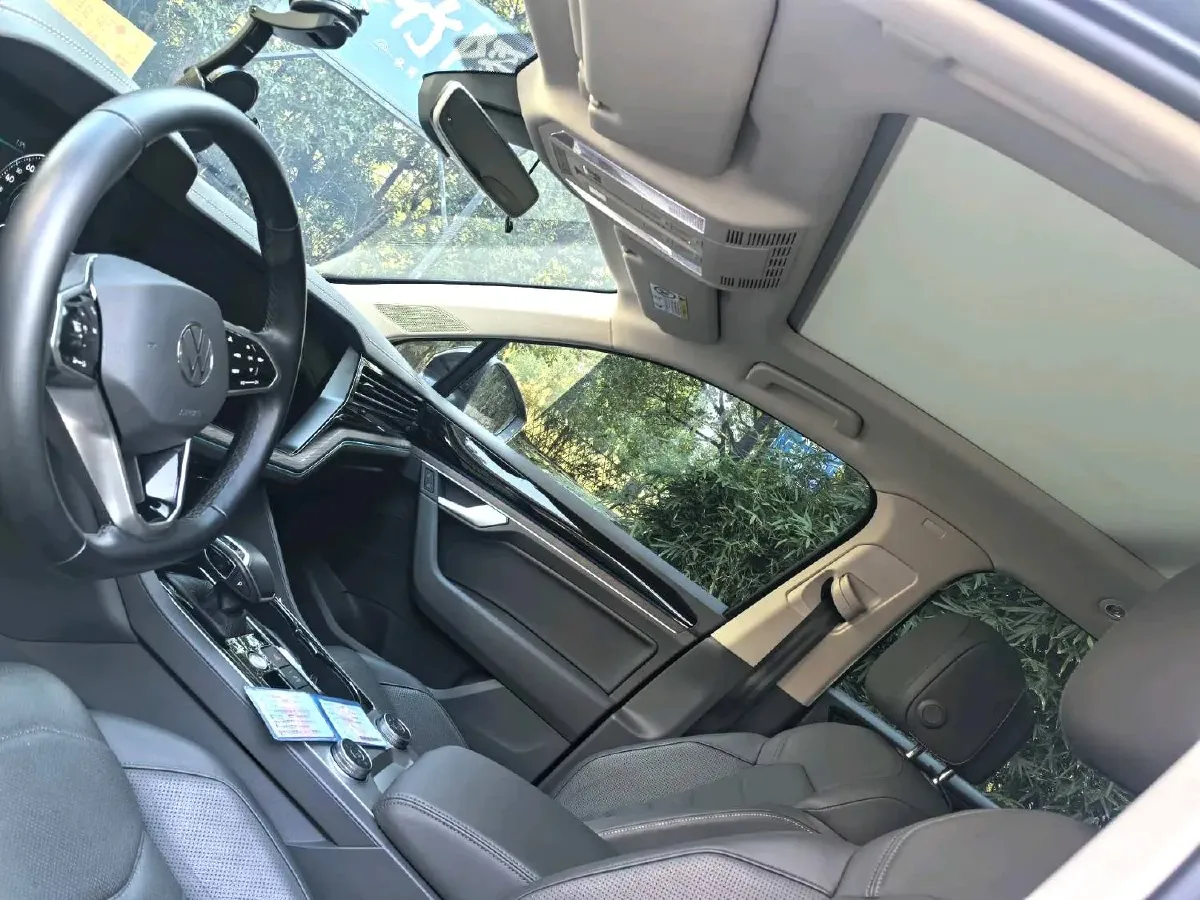 2022 Volkswagen Touareg 3.0T 340HP V6 8AT,autocango,china used car exporter,china ev exporter,chinese used car exporter,chinese used ev exporter