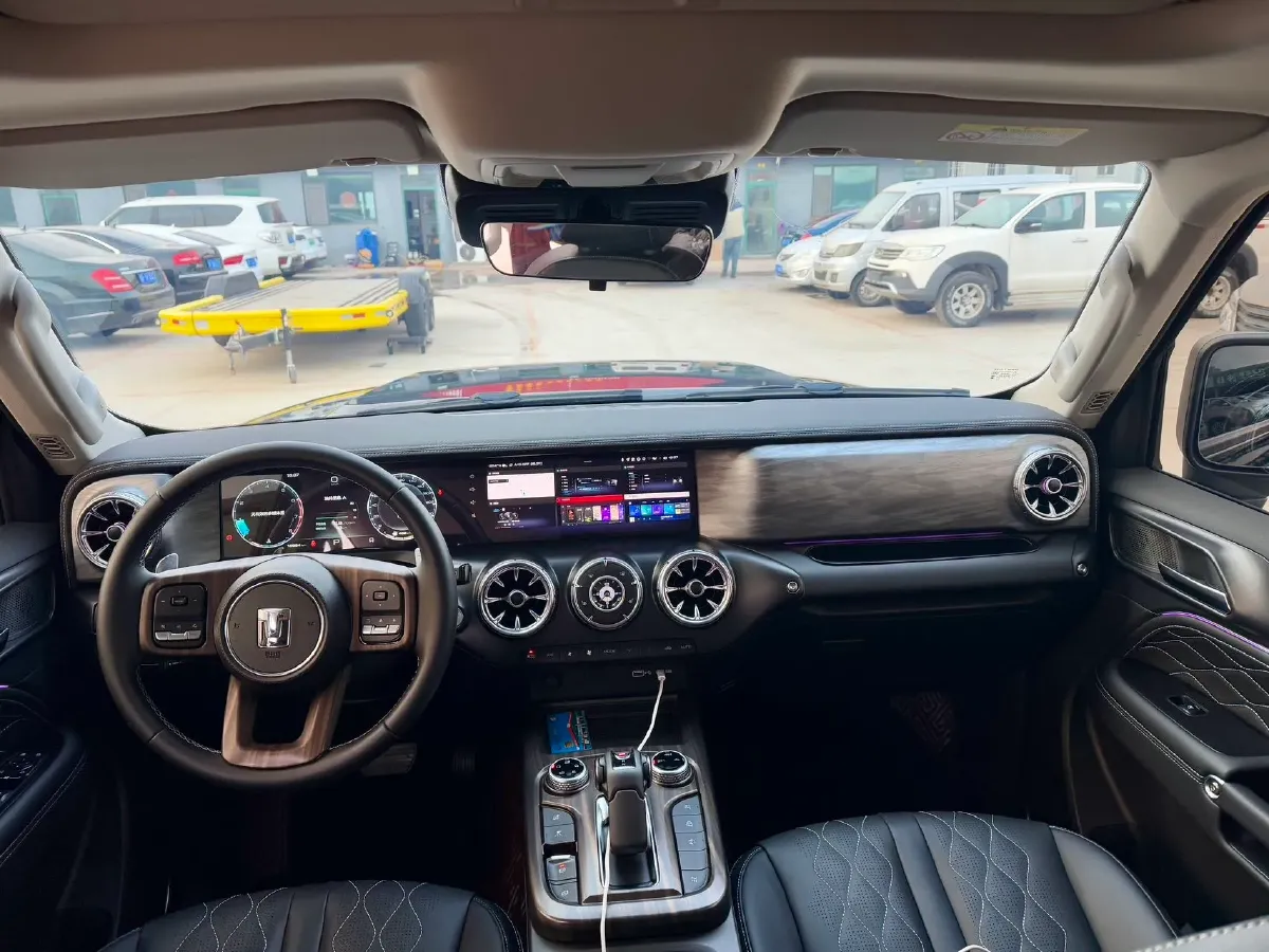 2025 Tank 300 2.0T 227HP L4 9AT,autocango,china used car exporter,china ev exporter,chinese used car exporter,chinese used ev exporter