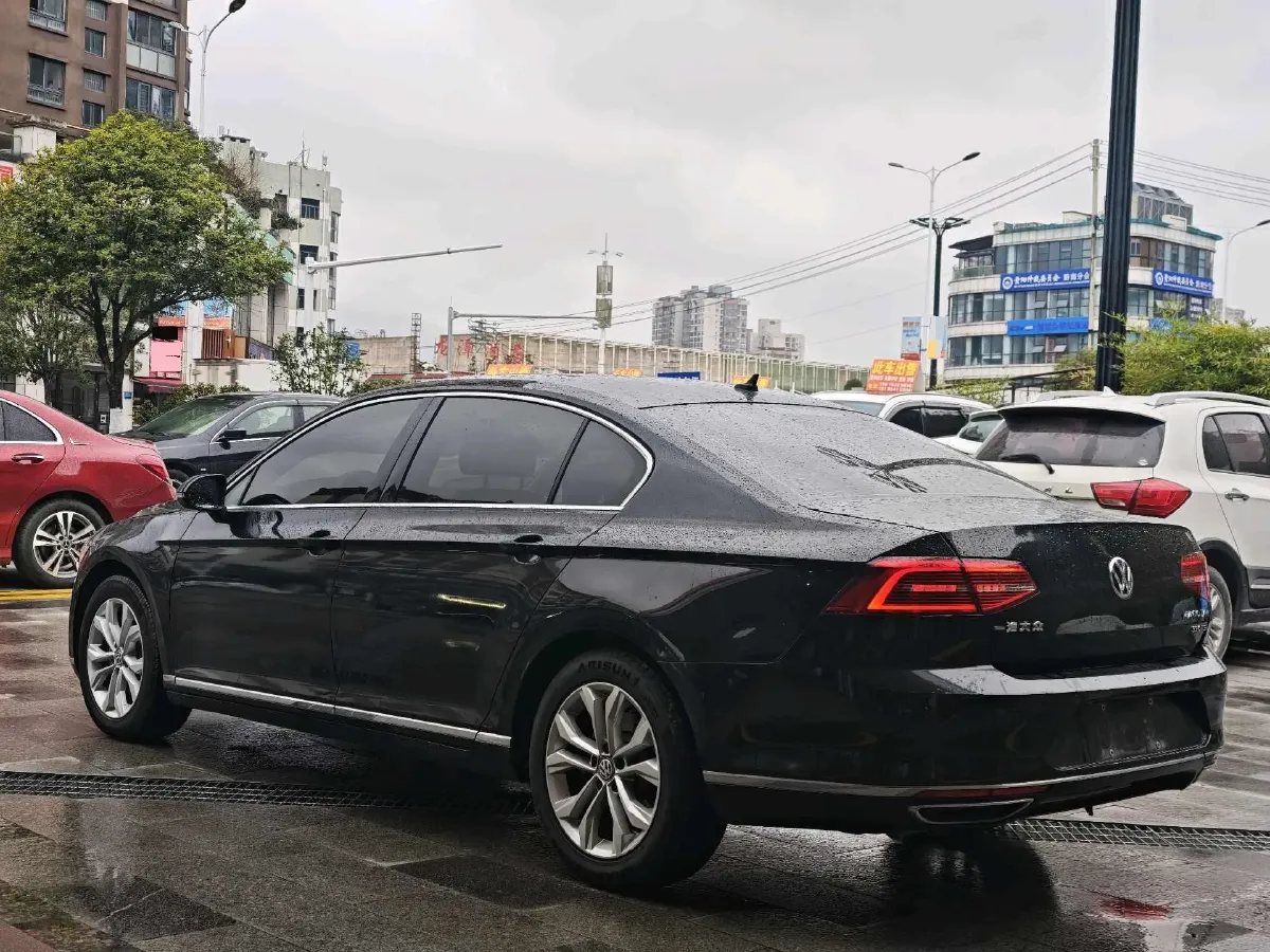 2019 Volkswagen Magotan 2.0T 186HP L4 7DCT,autocango,china used car exporter,china ev exporter,chinese used car exporter,chinese used ev exporter