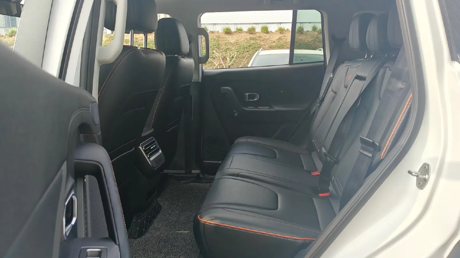 2025 MAXUS XinTu V70 2.0T 150HP L4 9AT,autocango,china used car exporter,china ev exporter,chinese used car exporter,chinese used ev exporter