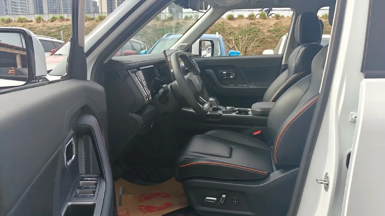 2025 MAXUS XinTu V70 2.0T 150HP L4 9AT,autocango,china used car exporter,china ev exporter,chinese used car exporter,chinese used ev exporter