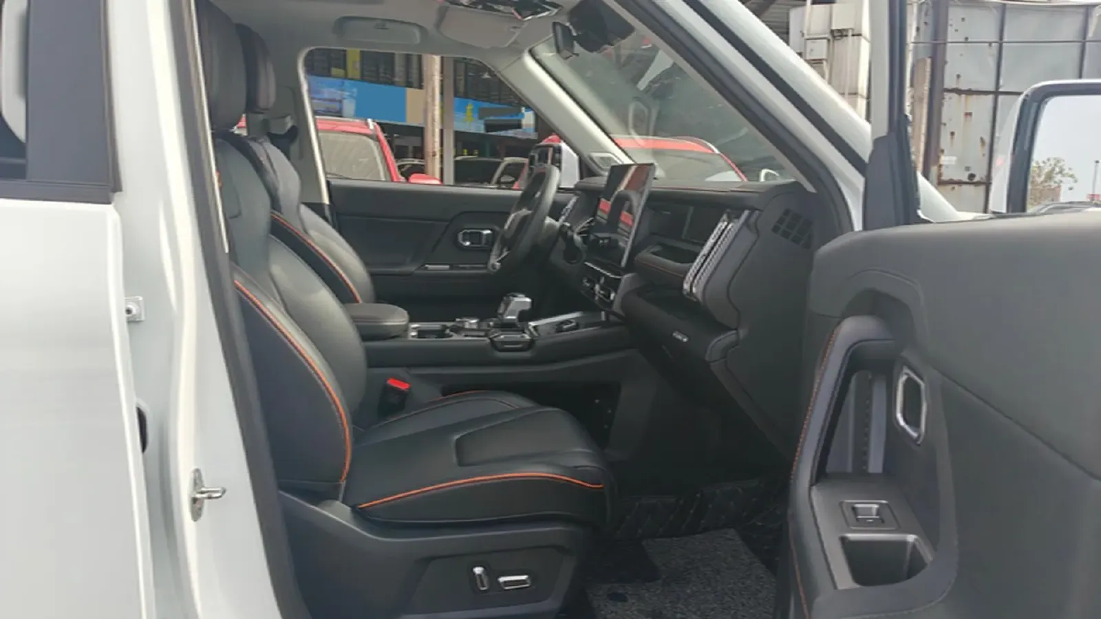 2025 MAXUS XinTu V70 2.0T 150HP L4 9AT,autocango,china used car exporter,china ev exporter,chinese used car exporter,chinese used ev exporter