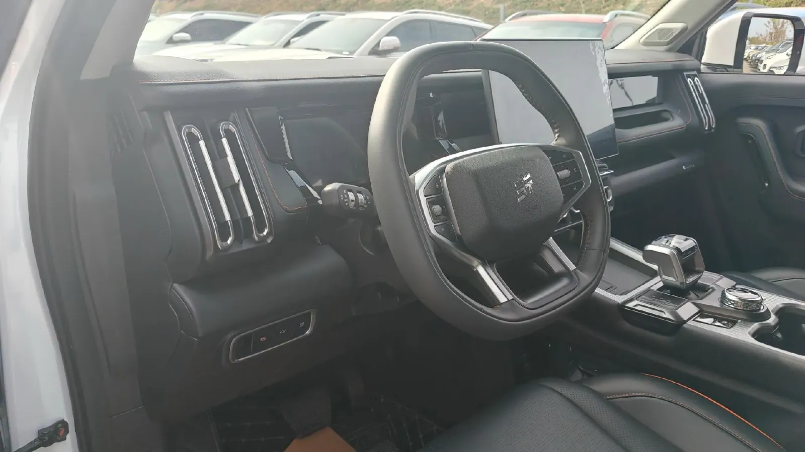 2025 MAXUS XinTu V70 2.0T 150HP L4 9AT,autocango,china used car exporter,china ev exporter,chinese used car exporter,chinese used ev exporter