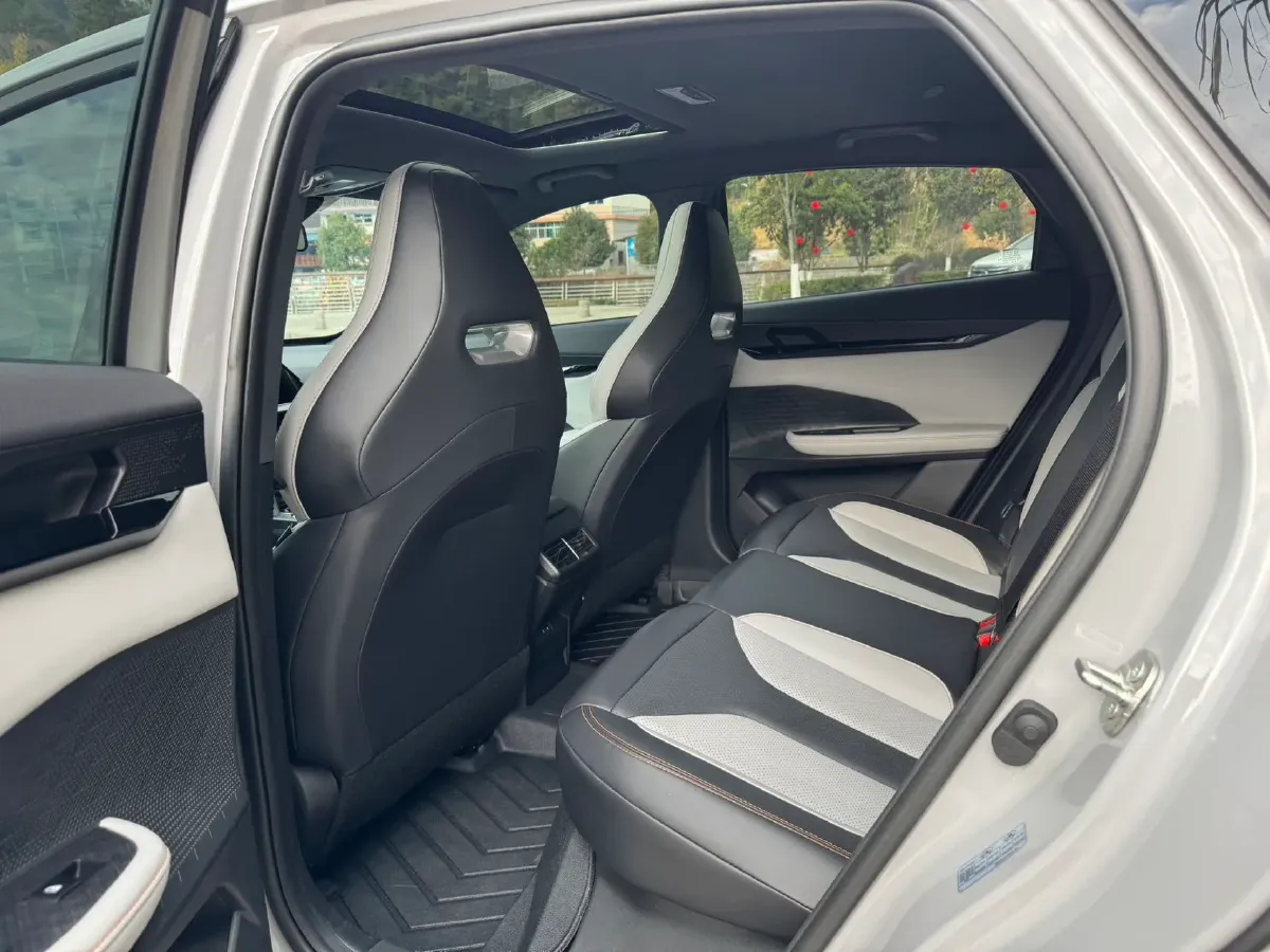 2024 ChangAn UNI-V iDD 1.5L 110HP L4 E-CVT PHEV 18.99KWH,autocango,china used car exporter,china ev exporter,chinese used car exporter,chinese used ev exporter