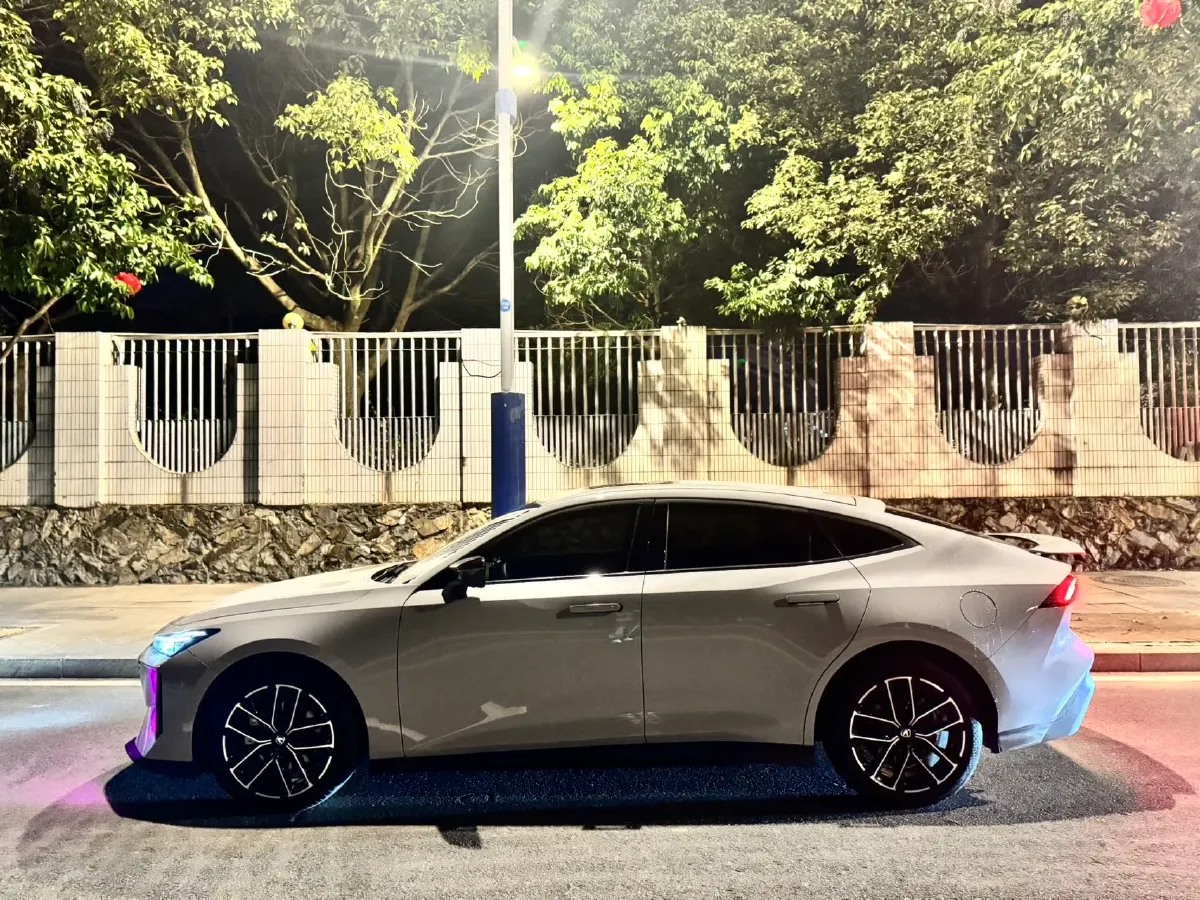 2024 ChangAn UNI-V iDD 1.5L 110HP L4 E-CVT PHEV 18.99KWH,autocango,china used car exporter,china ev exporter,chinese used car exporter,chinese used ev exporter