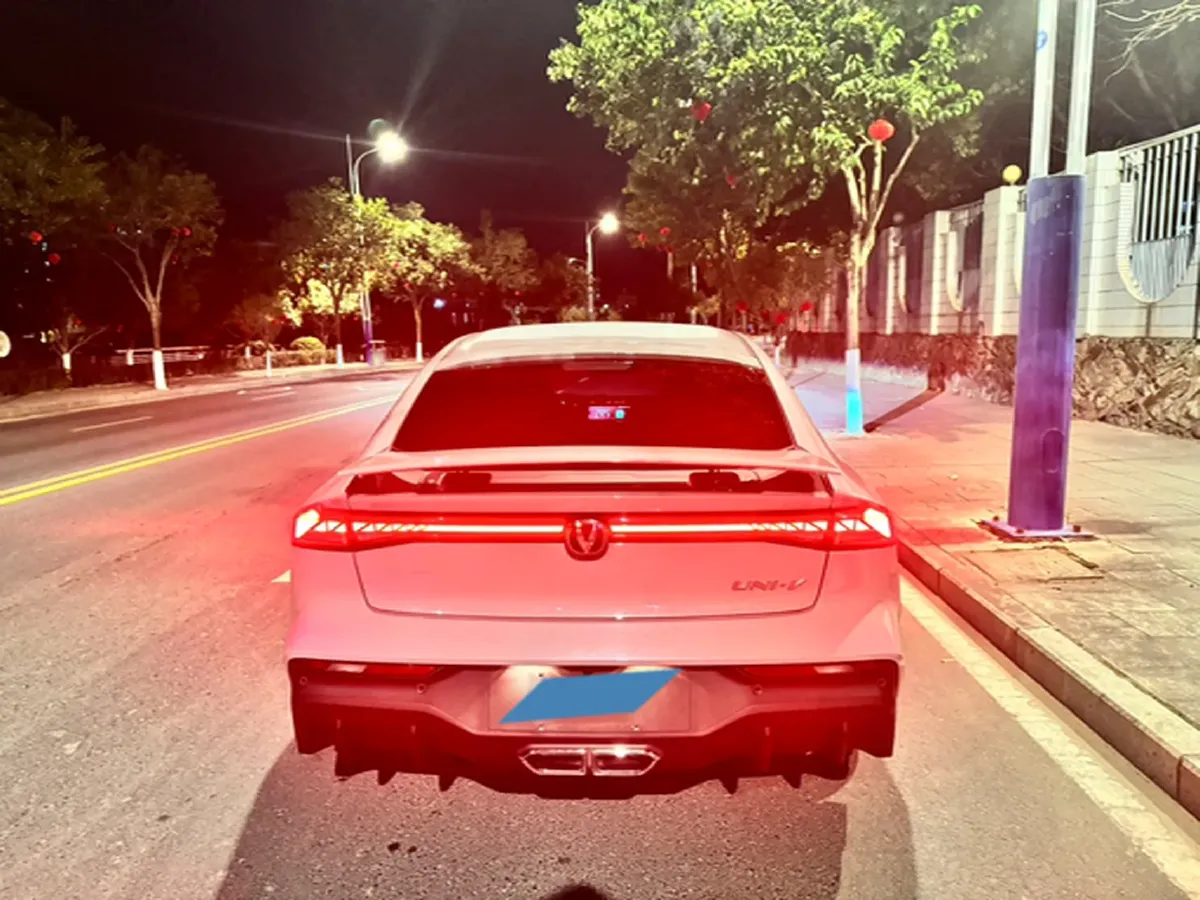 2024 ChangAn UNI-V iDD 1.5L 110HP L4 E-CVT PHEV 18.99KWH,autocango,china used car exporter,china ev exporter,chinese used car exporter,chinese used ev exporter