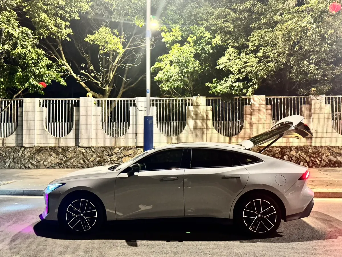 2024 ChangAn UNI-V iDD 1.5L 110HP L4 E-CVT PHEV 18.99KWH,autocango,china used car exporter,china ev exporter,chinese used car exporter,chinese used ev exporter