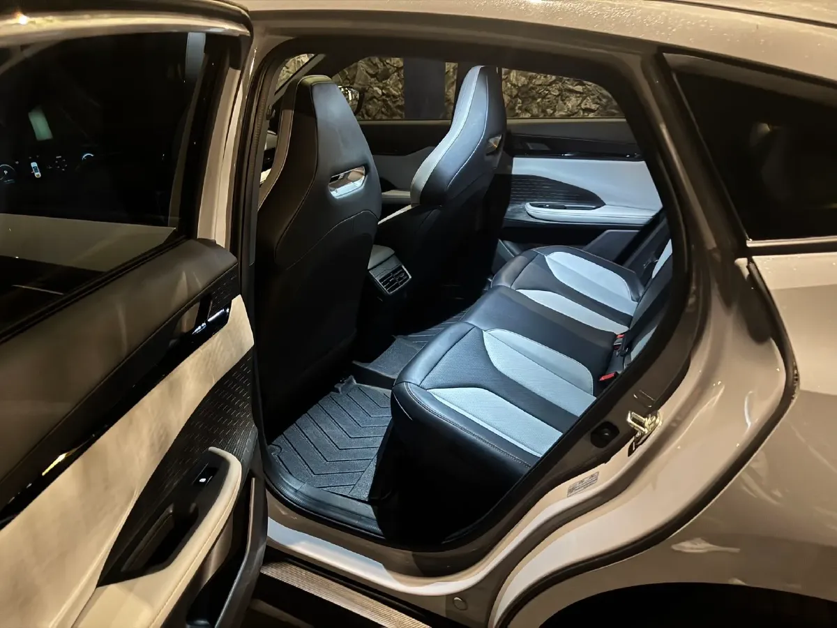 2024 ChangAn UNI-V iDD 1.5L 110HP L4 E-CVT PHEV 18.99KWH,autocango,china used car exporter,china ev exporter,chinese used car exporter,chinese used ev exporter