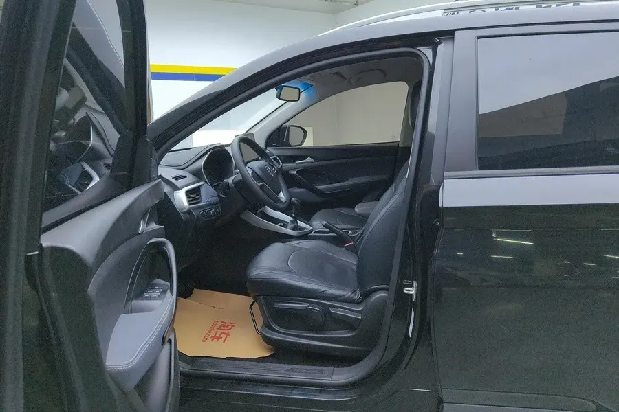 2018 BaoJun 530 1.5T 150HP L4 6MT,autocango,china used car exporter,china ev exporter,chinese used car exporter,chinese used ev exporter