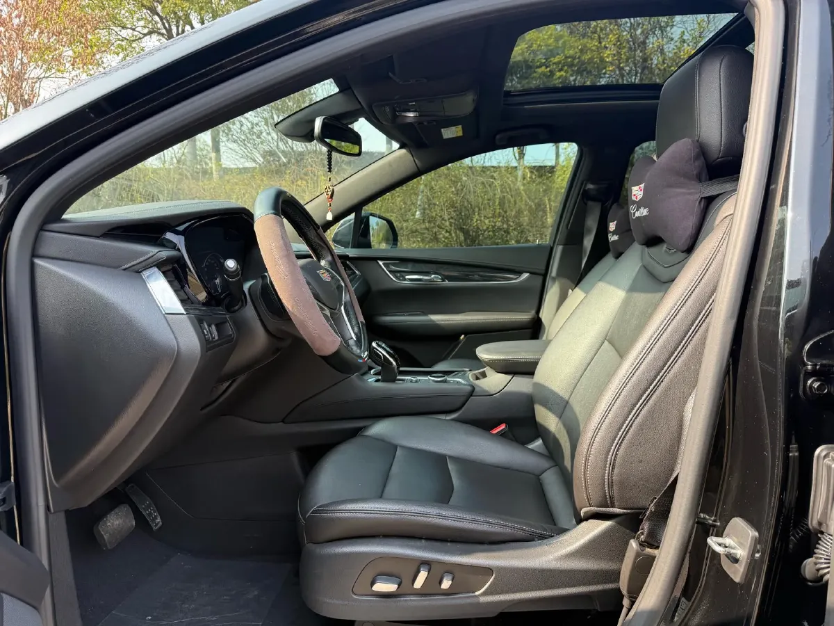 2021 Cadillac XT5 2.0T 237HP L4 9AT,autocango,china used car exporter,china ev exporter,chinese used car exporter,chinese used ev exporter