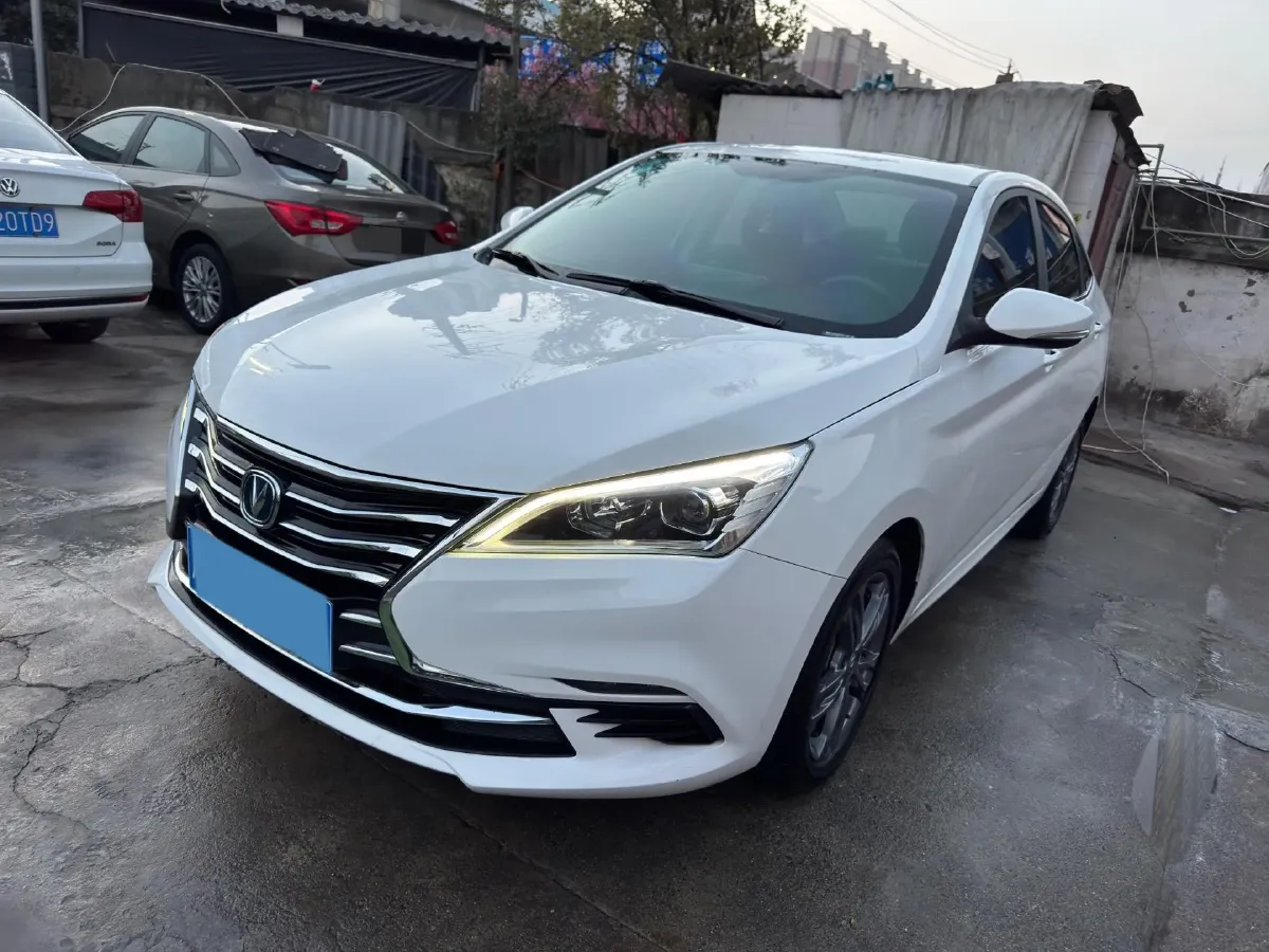 2019 ChangAn Eado DT 1.6L 125HP L4 5MT,autocango,china used car exporter,china ev exporter,chinese used car exporter,chinese used ev exporter