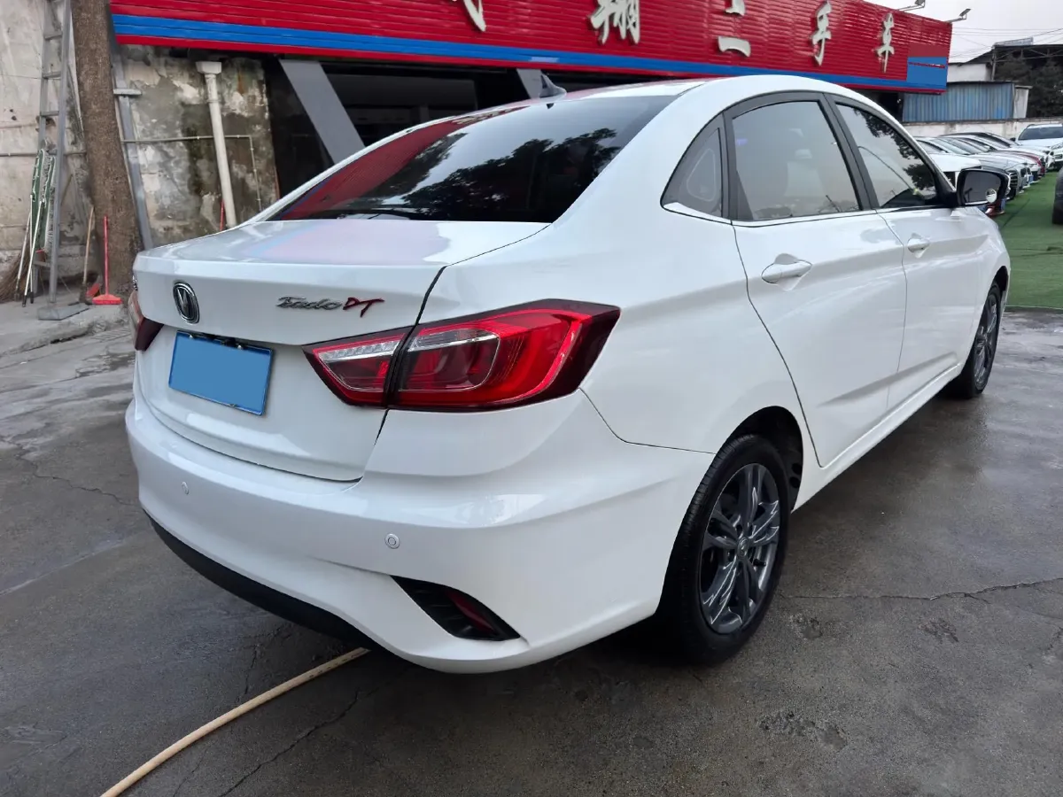 2019 ChangAn Eado DT 1.6L 125HP L4 5MT,autocango,china used car exporter,china ev exporter,chinese used car exporter,chinese used ev exporter