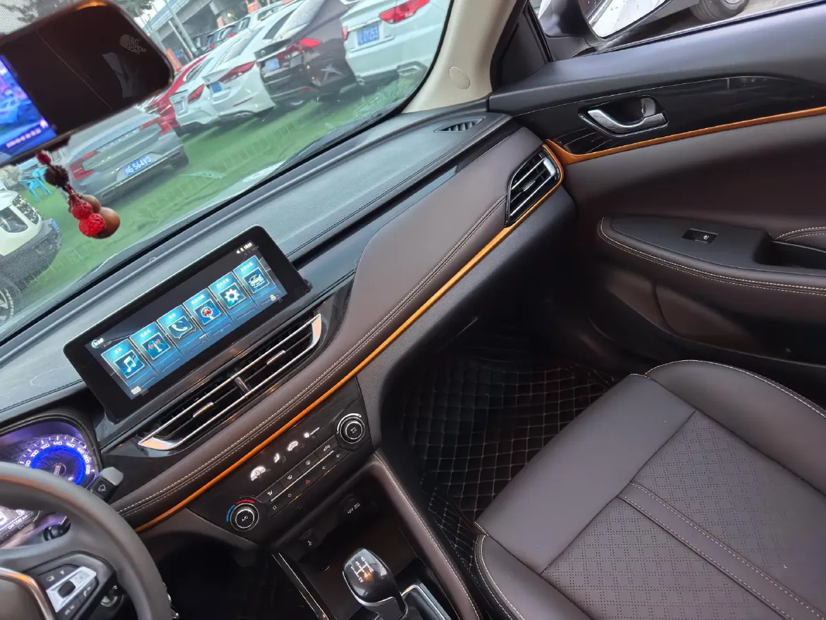 2019 ChangAn Eado DT 1.6L 125HP L4 5MT,autocango,china used car exporter,china ev exporter,chinese used car exporter,chinese used ev exporter