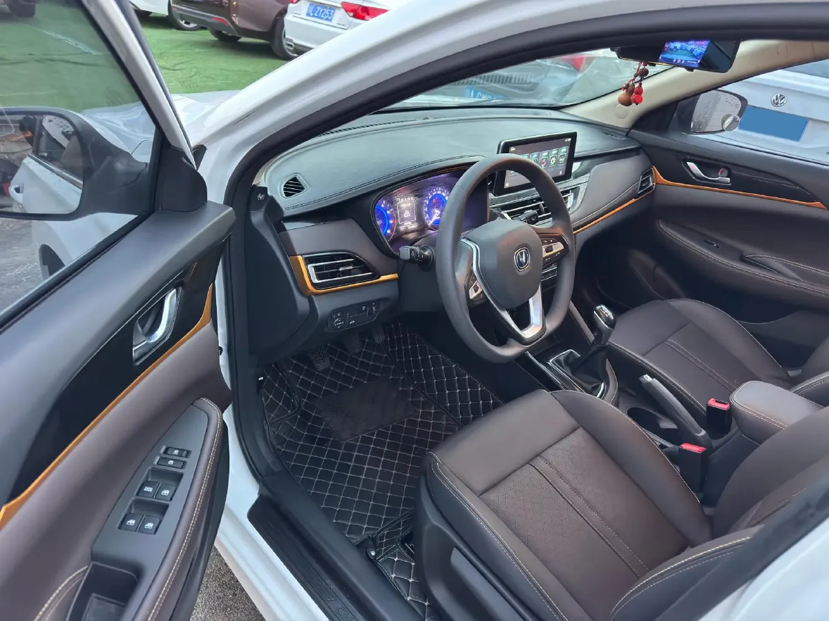 2019 ChangAn Eado DT 1.6L 125HP L4 5MT,autocango,china used car exporter,china ev exporter,chinese used car exporter,chinese used ev exporter