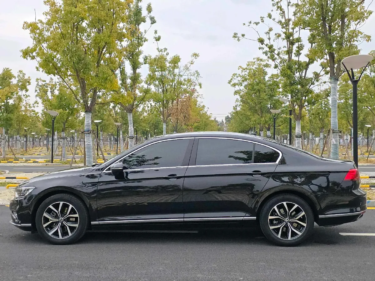 2020 Volkswagen Magotan 2.0T 186HP L4 7DCT,autocango,china used car exporter,china ev exporter,chinese used car exporter,chinese used ev exporter