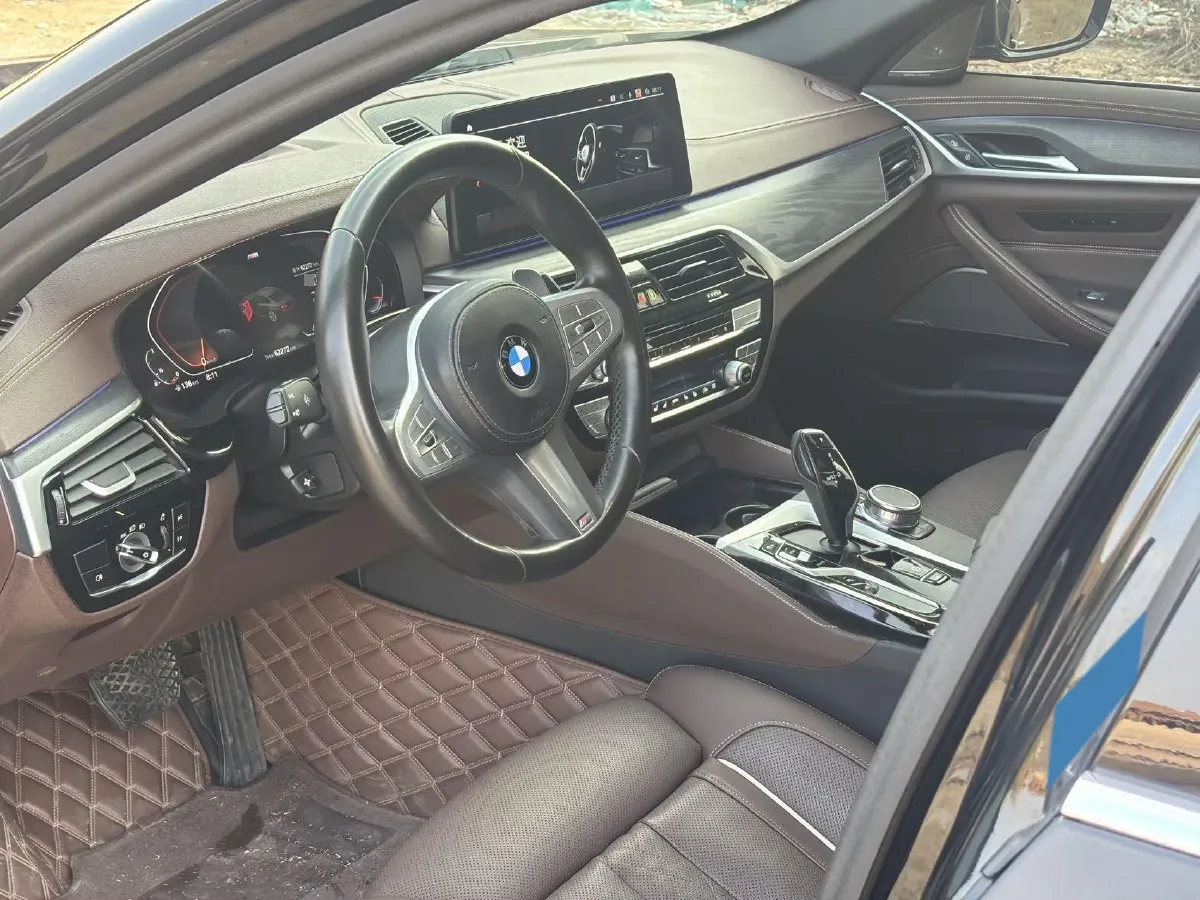 2023 BMW 5 Series 2.0T 245HP L4 8AT,autocango,china used car exporter,china ev exporter,chinese used car exporter,chinese used ev exporter