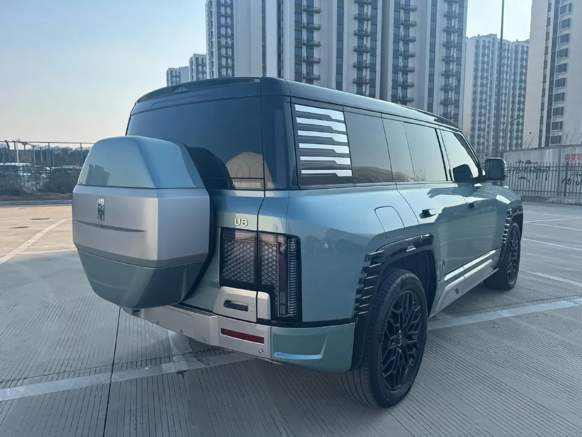 2023 YangWang U8 2.0T 272HP L4 REEV 49.05KWH,autocango,china used car exporter,china ev exporter,chinese used car exporter,chinese used ev exporter