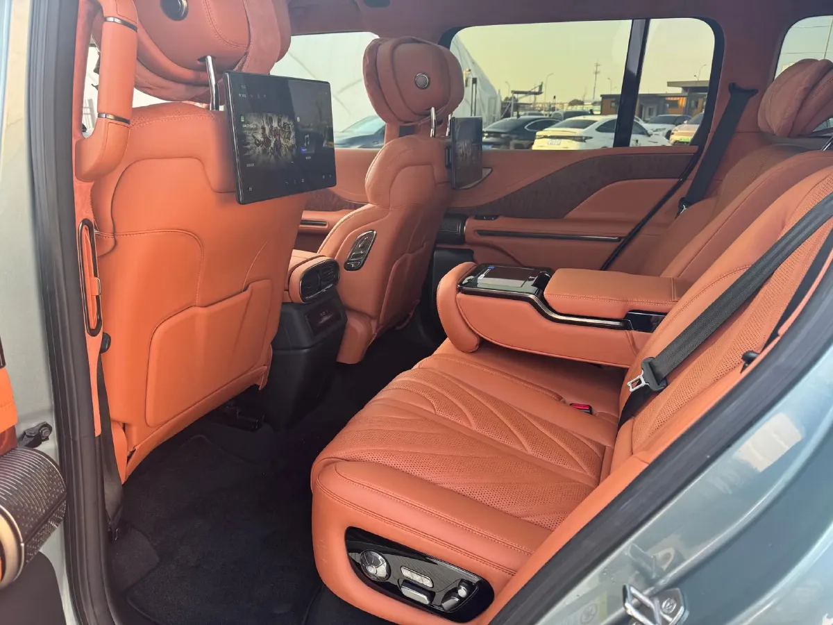 2023 YangWang U8 2.0T 272HP L4 REEV 49.05KWH,autocango,china used car exporter,china ev exporter,chinese used car exporter,chinese used ev exporter