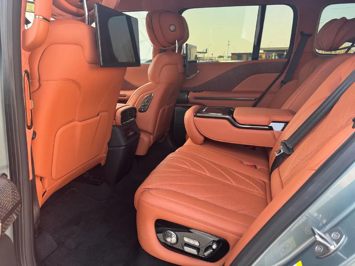 2023 YangWang U8 2.0T 272HP L4 REEV 49.05KWH,autocango,china used car exporter,china ev exporter,chinese used car exporter,chinese used ev exporter