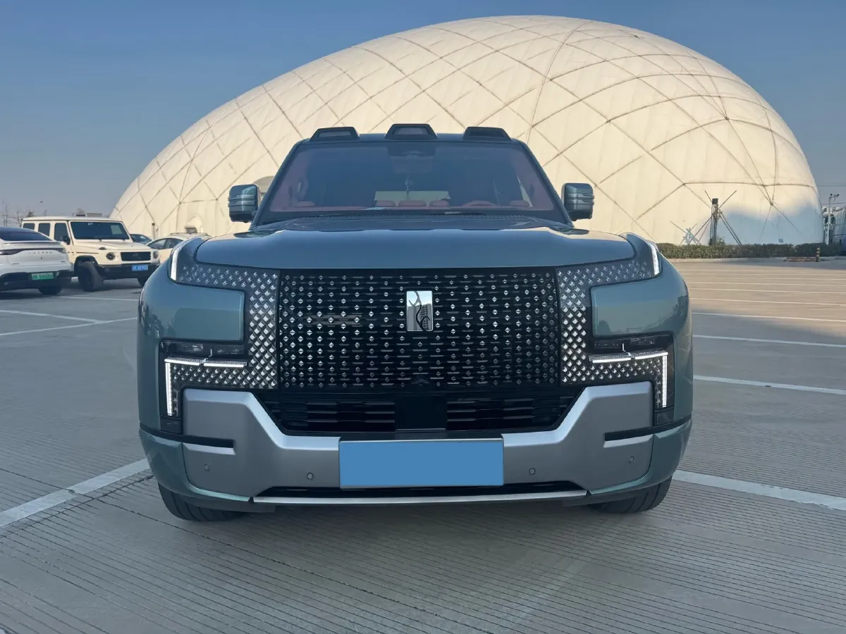 2023 YangWang U8 2.0T 272HP L4 REEV 49.05KWH,autocango,china used car exporter,china ev exporter,chinese used car exporter,chinese used ev exporter