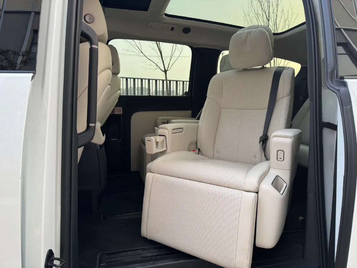 2025 Li MEGA BEV,autocango,china used car exporter,china ev exporter,chinese used car exporter,chinese used ev exporter