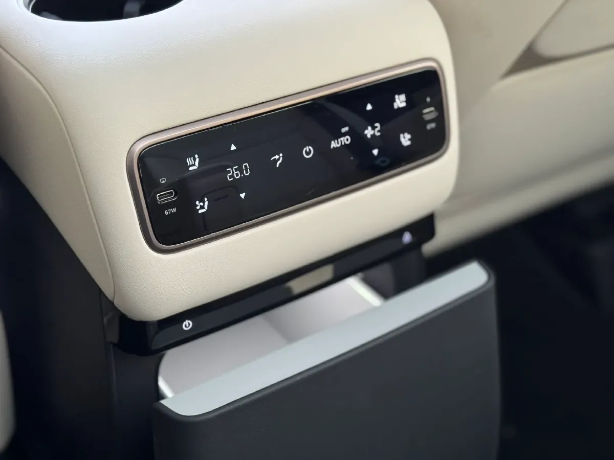 2025 Li MEGA BEV,autocango,china used car exporter,china ev exporter,chinese used car exporter,chinese used ev exporter