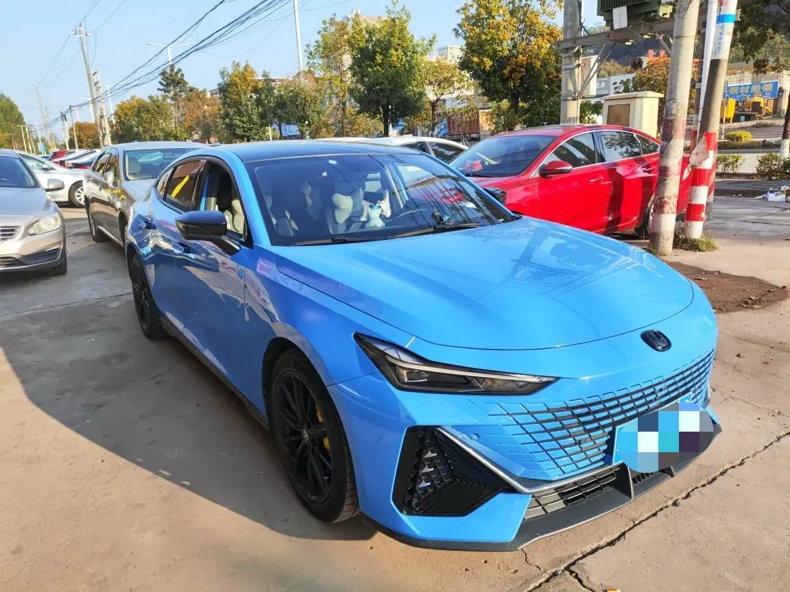 2022 ChangAn UNI-V 1.5T 188HP L4 7DCT,autocango,china used car exporter,china ev exporter,chinese used car exporter,chinese used ev exporter