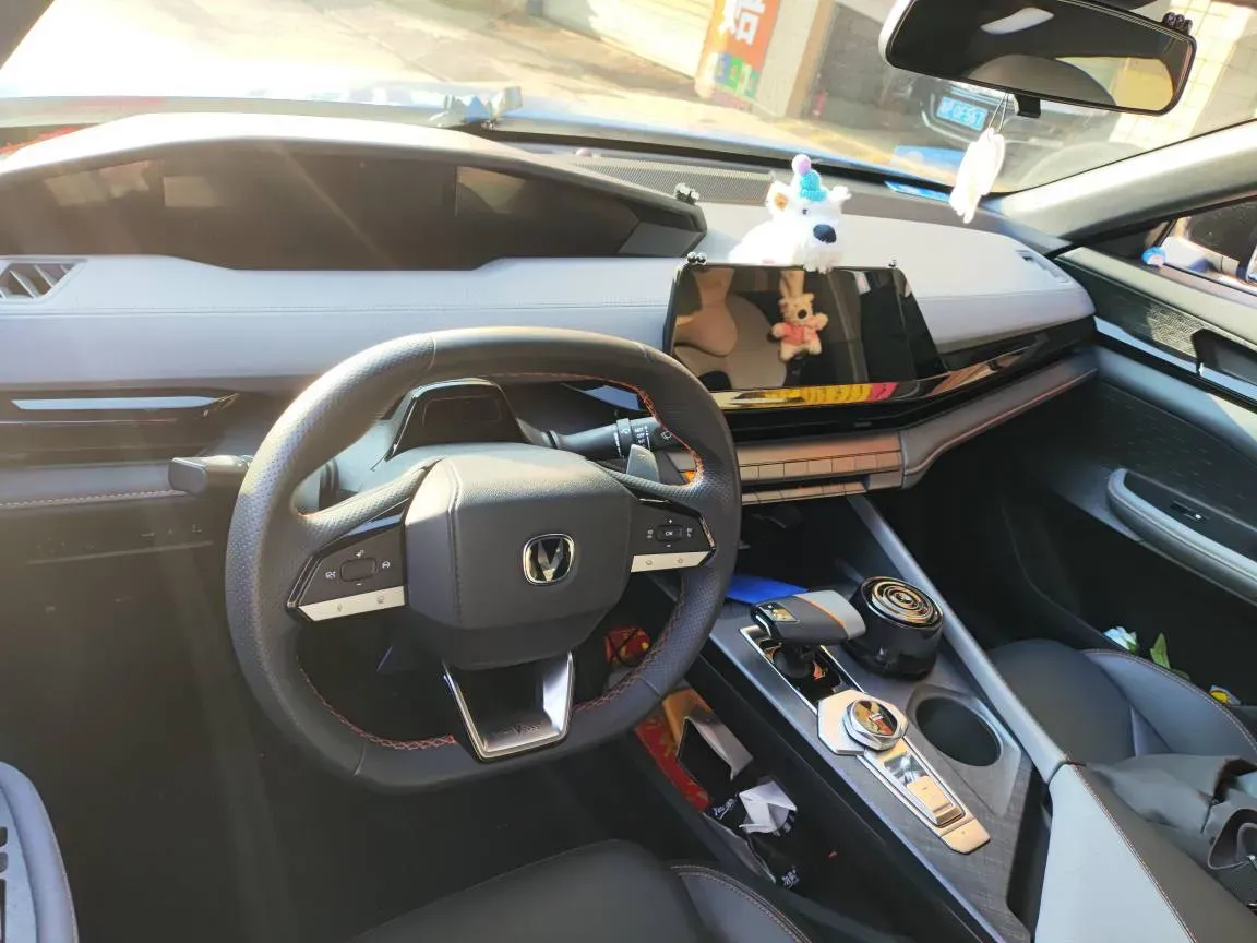 2022 ChangAn UNI-V 1.5T 188HP L4 7DCT,autocango,china used car exporter,china ev exporter,chinese used car exporter,chinese used ev exporter