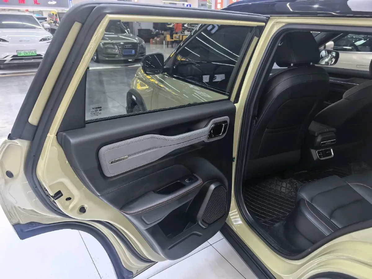 2025 Geely Cowboy 1.5T 181HP L4 7DCT,autocango,china used car exporter,china ev exporter,chinese used car exporter,chinese used ev exporter