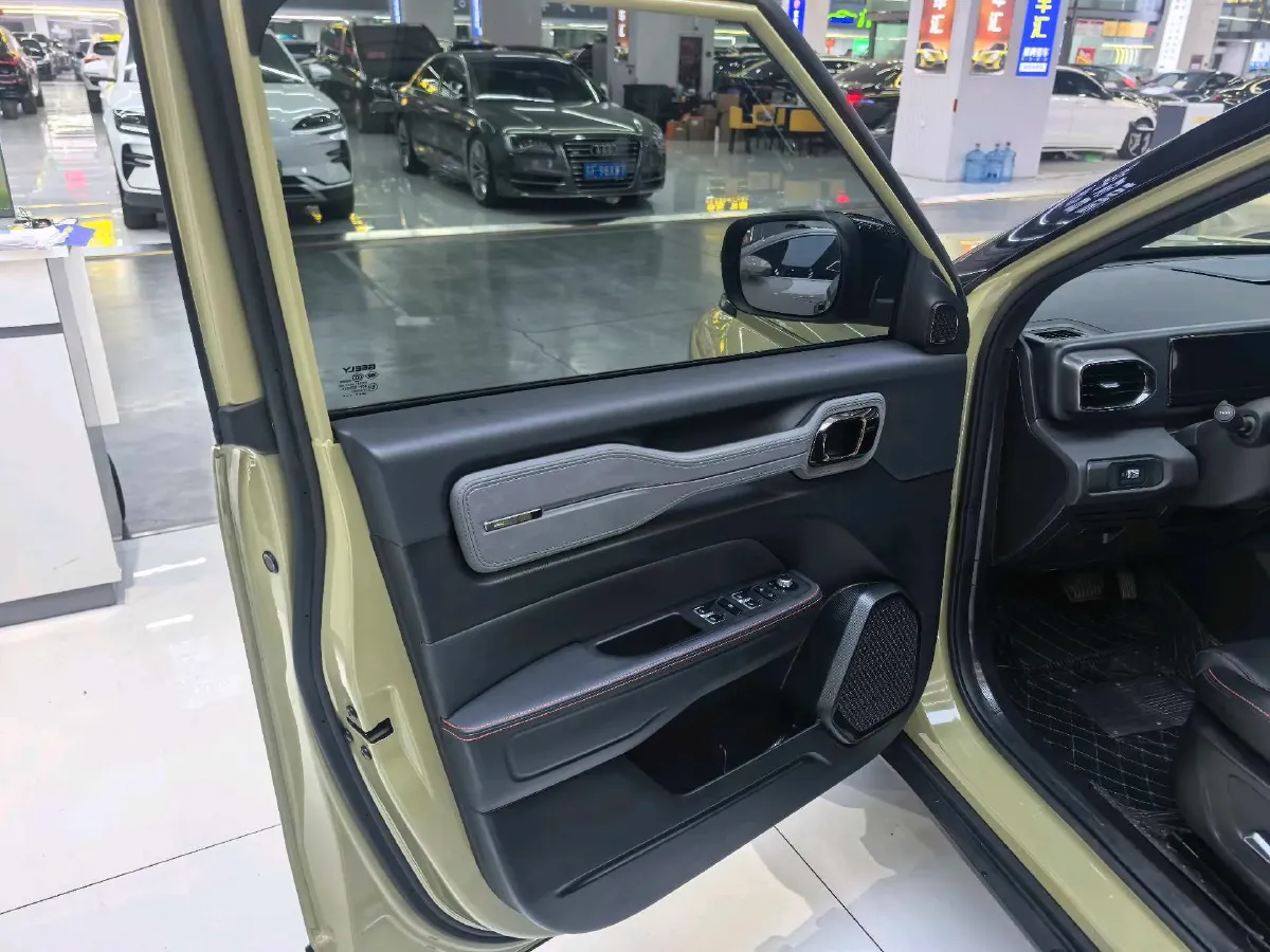 2025 Geely Cowboy 1.5T 181HP L4 7DCT,autocango,china used car exporter,china ev exporter,chinese used car exporter,chinese used ev exporter