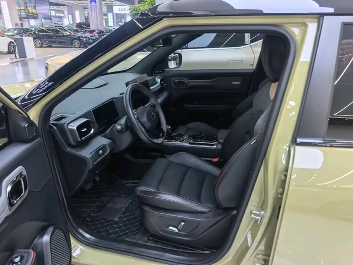 2025 Geely Cowboy 1.5T 181HP L4 7DCT,autocango,china used car exporter,china ev exporter,chinese used car exporter,chinese used ev exporter