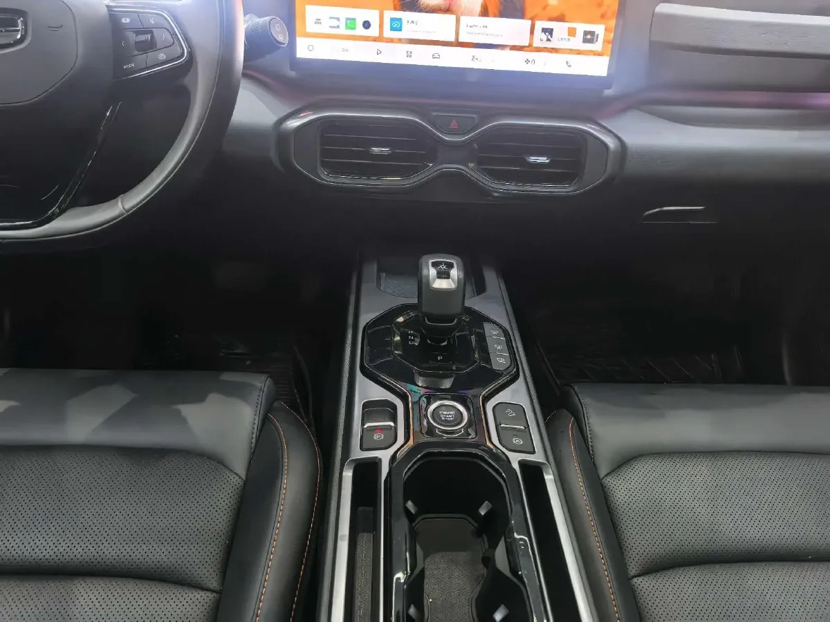 2025 Geely Cowboy 1.5T 181HP L4 7DCT,autocango,china used car exporter,china ev exporter,chinese used car exporter,chinese used ev exporter