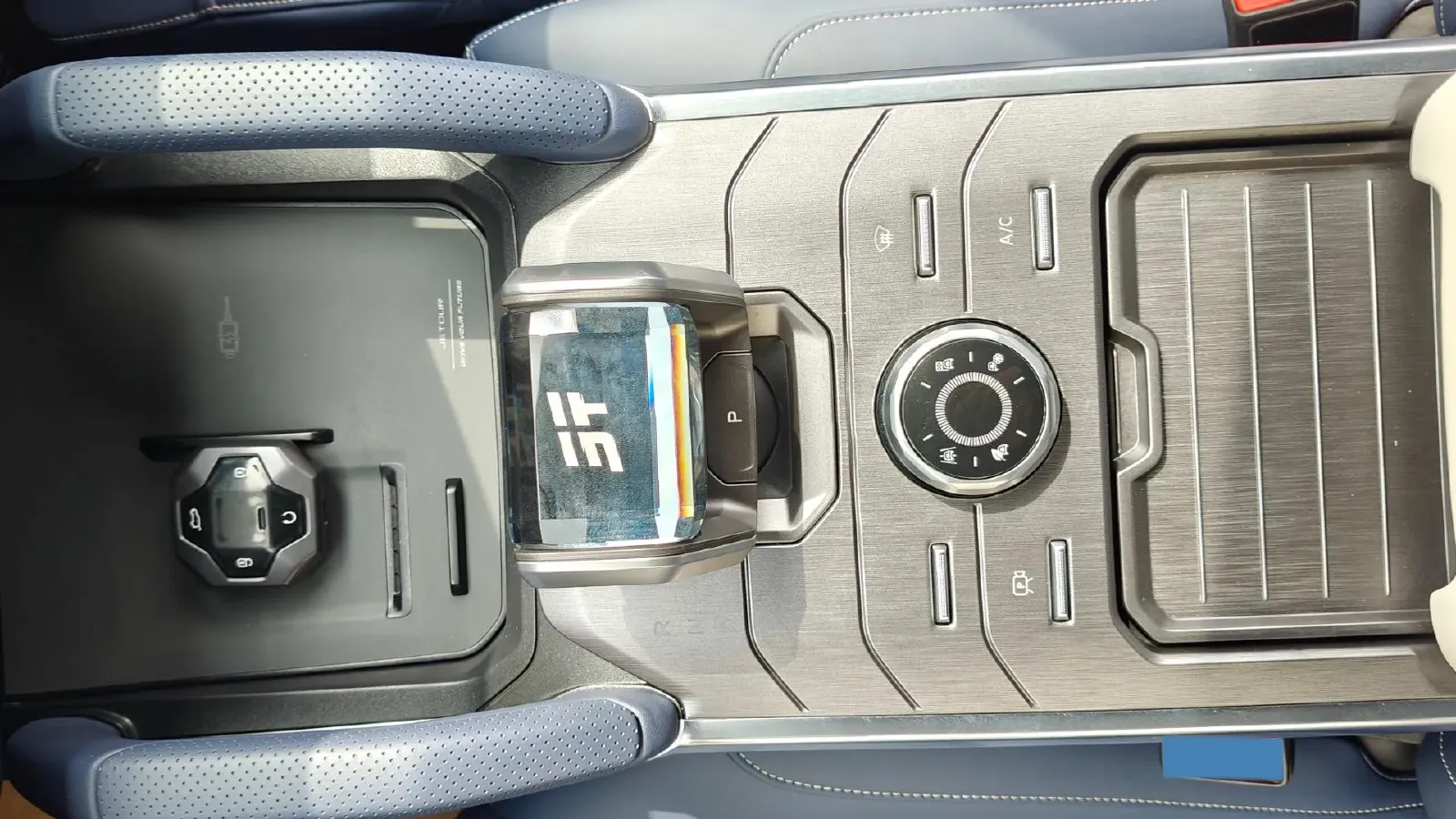 2024 Jetour ShanHai TravellerC-DM 1.5T 156HP L4 3DHT PHEV 43.24KWH,autocango,china used car exporter,china ev exporter,chinese used car exporter,chinese used ev exporter