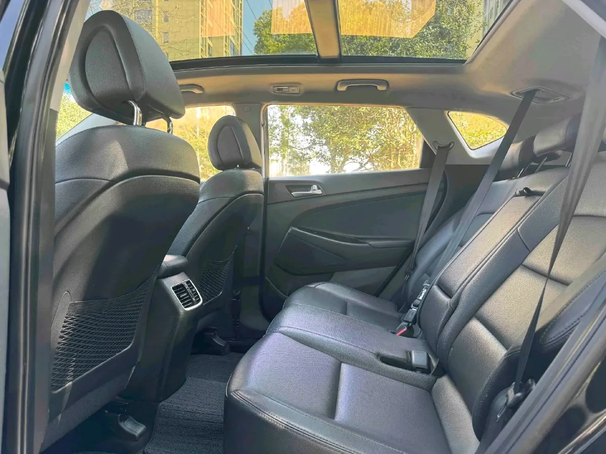 2015 Hyundai Tucson 1.6T 177HP L4 7DCT,autocango,china used car exporter,china ev exporter,chinese used car exporter,chinese used ev exporter