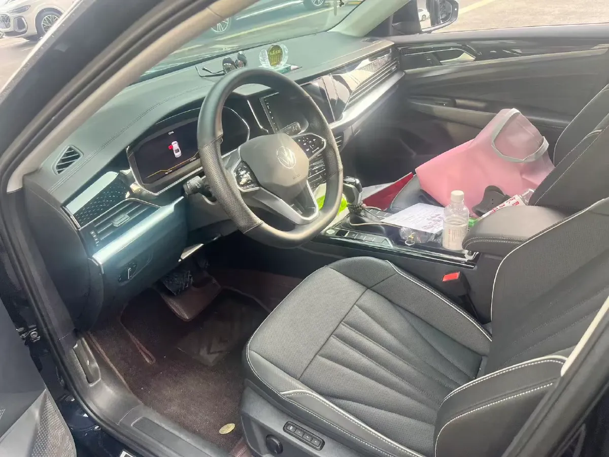 2025 Volkswagen Passat 2.0T 220HP L4 7DCT,autocango,china used car exporter,china ev exporter,chinese used car exporter,chinese used ev exporter