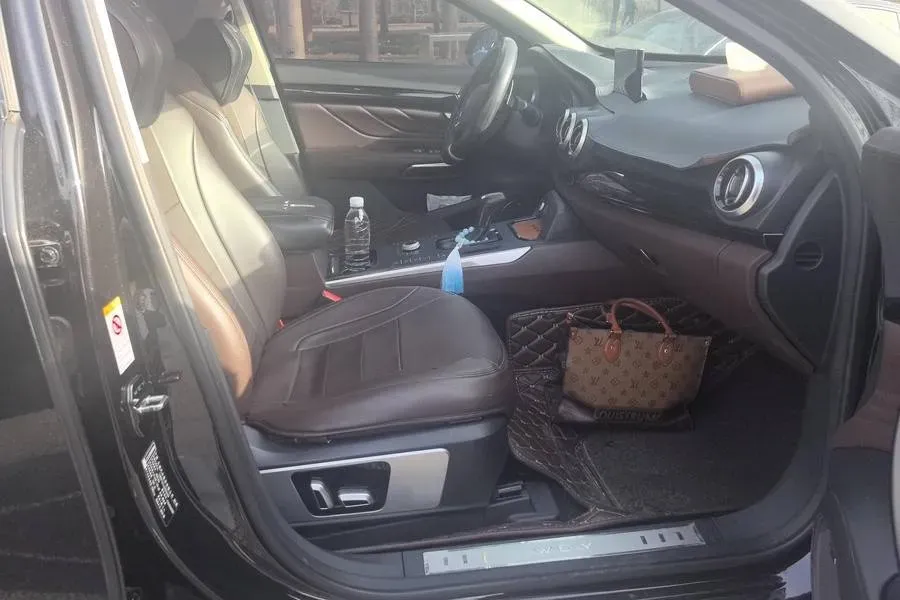 2017 WEY VV7 2.0T 234HP L4 7DCT,autocango,china used car exporter,china ev exporter,chinese used car exporter,chinese used ev exporter