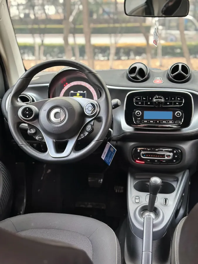 2019 Smart smart fortwo 0.9T 90HP L3 6DCT,autocango,china used car exporter,china ev exporter,chinese used car exporter,chinese used ev exporter