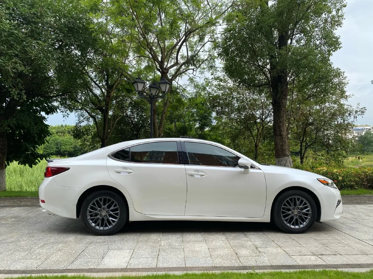 2017 Lexus ES 2.0L 167HP L4 6AT,autocango,china used car exporter,china ev exporter,chinese used car exporter,chinese used ev exporter