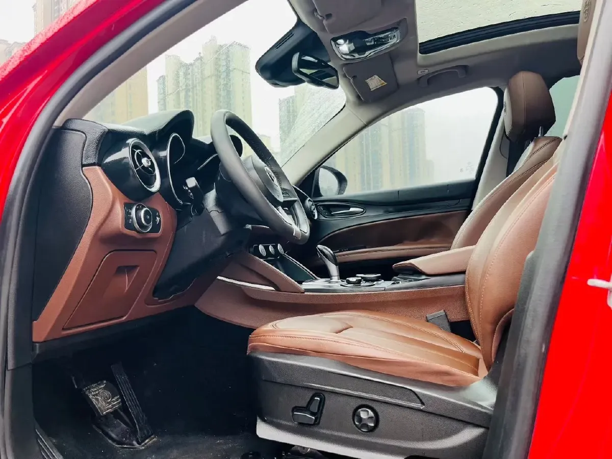 2017 Alfa Romeo Stelvio 2.0T 200HP L4 8AT,autocango,china used car exporter,china ev exporter,chinese used car exporter,chinese used ev exporter