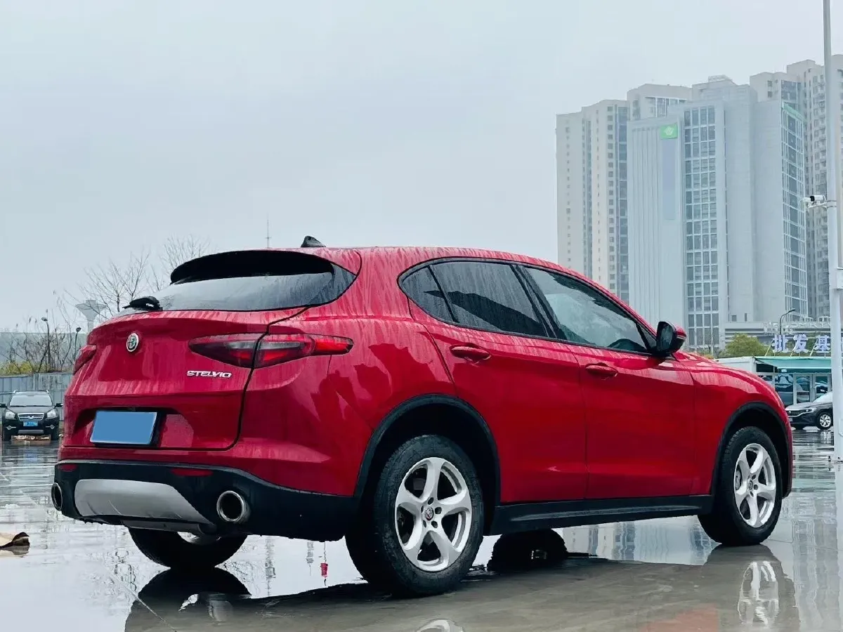 2017 Alfa Romeo Stelvio 2.0T 200HP L4 8AT,autocango,china used car exporter,china ev exporter,chinese used car exporter,chinese used ev exporter