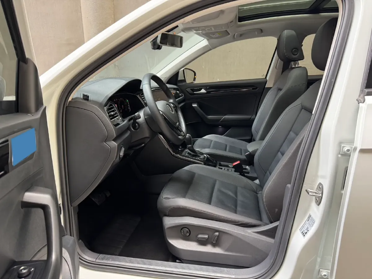 2022 Volkswagen T-Roc 1.4T 150HP L4 7DCT,autocango,china used car exporter,china ev exporter,chinese used car exporter,chinese used ev exporter